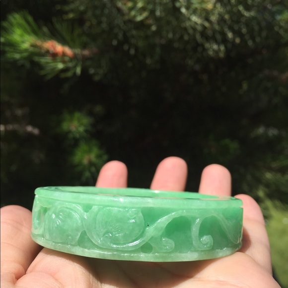 *SOLD* Apple Green Chinese Carved Jade Bangle - Picture 3 of 8